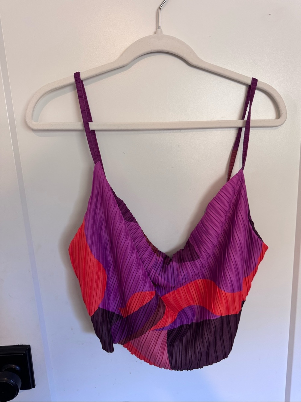 PrettyLittleThing Colorblock Pleated V-Neck Crop Top in Purple and Red